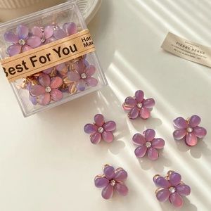 10 pcs in a box. Cute mini hair clips.